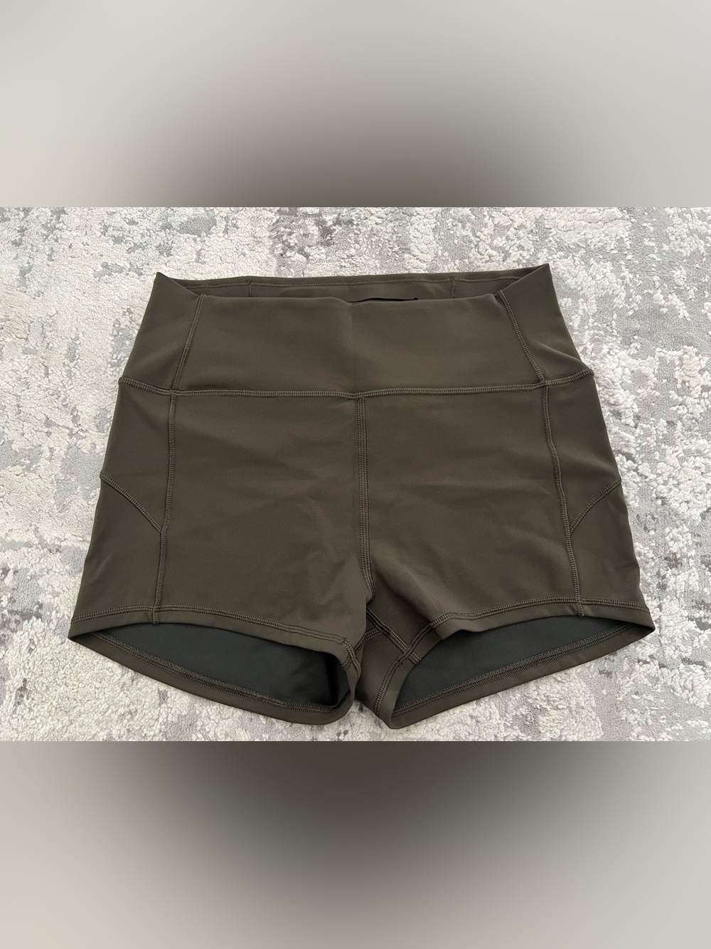 NWOT lululemon in movement 2.5” shorts size 8 dark olive
